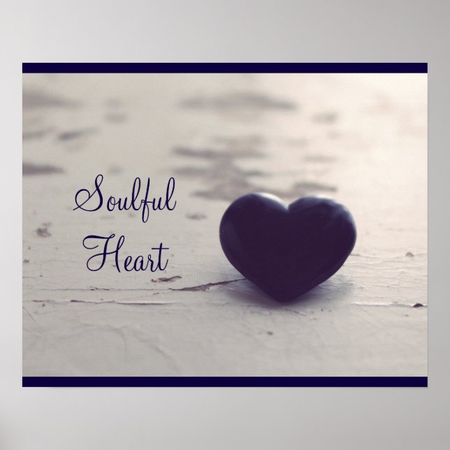 Soulful Purple Stone Heart on a Sandy Beach Poster (Vorne)