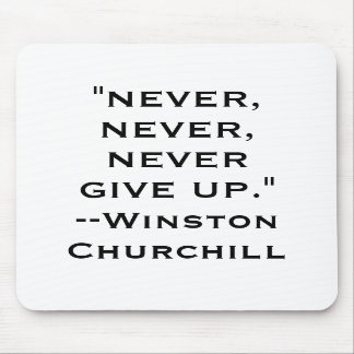 Souris Winston Churchill n'abandonnent jamais le tapis de