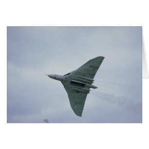 Sous le bombardier Vulcain, avec des portes de bom