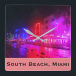 South Beach, Miami, Florida Art Deco Quadratische Wanduhr<br><div class="desc">Art Deko Gebäude auf Ocean Drive,  South Beach,  Miami,  FL.</div>