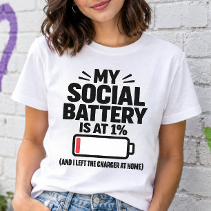 Soziale Batterie bei 1% Introvertiert Lustig Tri-Blend Shirt