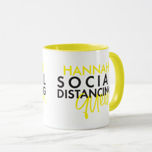 Soziale Distanzierung Königin moderne Typografie D Tasse