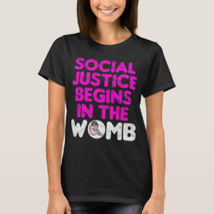 Soziale Gerechtigkeit beginnt in der Frau T-Shirt