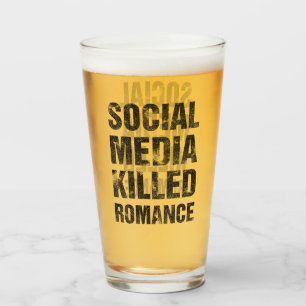 Soziale Medien haben die Romantik getötet Glas