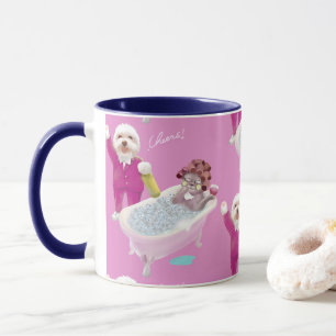 Spa-Party: Lächelnder Bichon und Miss Meow prosten Tasse