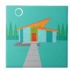 Space Age Cartoon House Keramik Tile Fliese<br><div class="desc">Dieses Space Age Cartoon House Keramik Tile ist ein Retro-Liebhabertraum. Das minimalistische Design der Kunst besticht durch ein Aqua-Stein-Haus mit großen, Pfauenblauen Fenstern. An der atomaren, schrägen, orangefarbenen Decke hängt eine gelbe Sputnikleuchte, die die Eingangstür beleuchtet. Die rote Vordertür mit Türknauf aus Sternexplosion wird durch die senkrechten grünen Holzplanken des...</div>