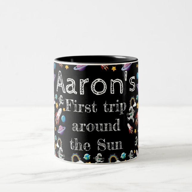 Space Astronaut Black First Birthday Party Zweifarbige Tasse (Mittel)