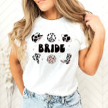 Space Cowgirl Bachelorette Bride Shirt<br><div class="desc">Das ist ein Cowgirl-Shirt mit dem Motto "Braut". Bearbeiten Sie ALLE Farben, damit dieses Space Cowgirl Braut Shirt Ihren Anforderungen entspricht persönlicher Stil. Wählen Sie "Weiter personalisieren" aus den Menüoptionen, um diese Änderungen vorzunehmen:)</div>