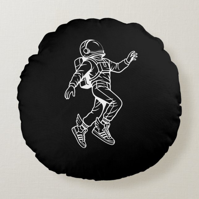 Space Kicks: Winged Astronaut Flight Rundes Kissen (Vorderseite)