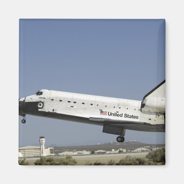 Space Shuttle Atlantis bereitet die Landung vor Magnet (Vorne)