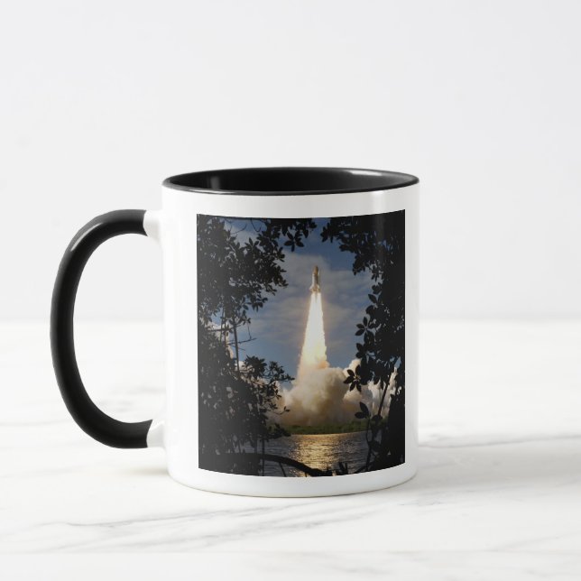 Space Shuttle Atlantis hebt 9 Tasse (Links)