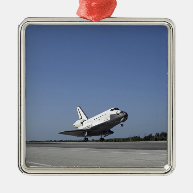 Space Shuttle Atlantis nähert sich Runway 33 Ornament Aus Metall (Vorne)