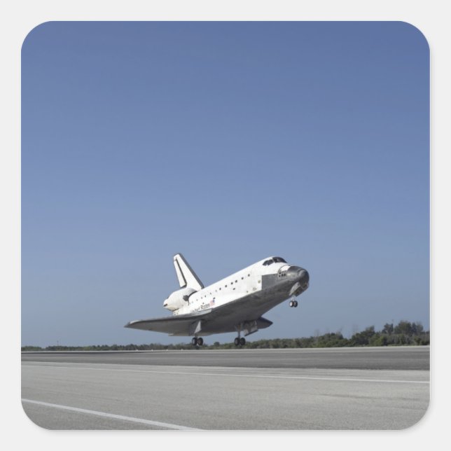 Space Shuttle Atlantis nähert sich Runway 33 Quadratischer Aufkleber (Vorderseite)