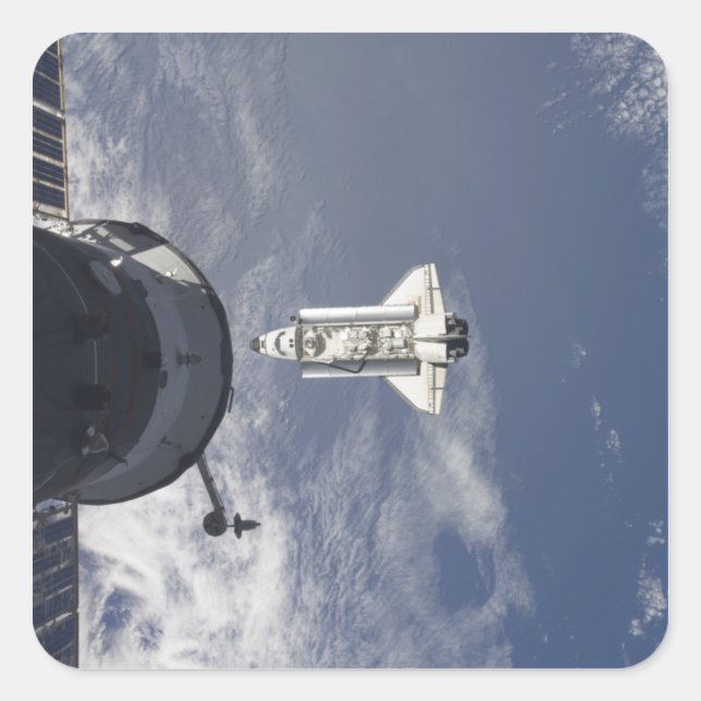 Space Shuttle Atlantis und ein russisches Raumschi Quadratischer Aufkleber (Vorderseite)