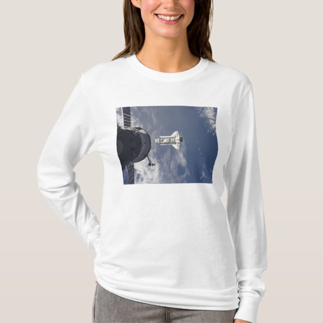Space Shuttle Atlantis und ein russisches Raumschi T-Shirt (Vorderseite)