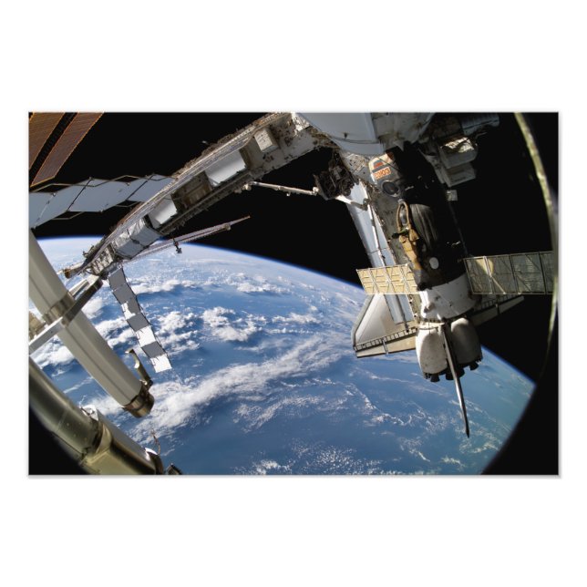 Space Shuttle Atlantis und ein Soyuz-Raumfahrzeug Fotodruck (Vorne)