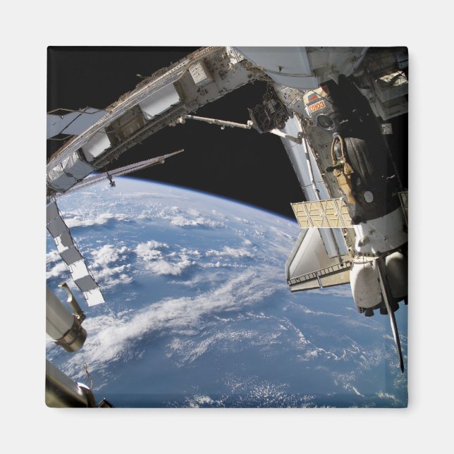 Space Shuttle Atlantis und ein Soyuz-Raumfahrzeug Magnet (Vorne)