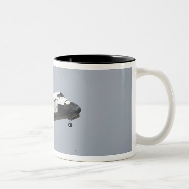 Space Shuttle Discovery geht Landung 3 an Zweifarbige Tasse (Rechts)
