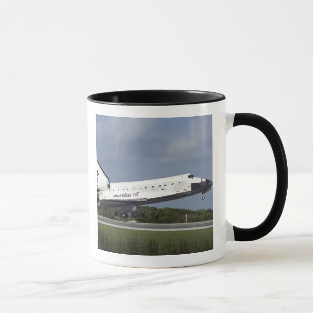 Space Shuttle Discovery landet auf der Runway 33 3 Tasse (Rechts)