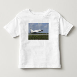 Space Shuttle Discovery landet auf der Runway 33 Kleinkind T-shirt