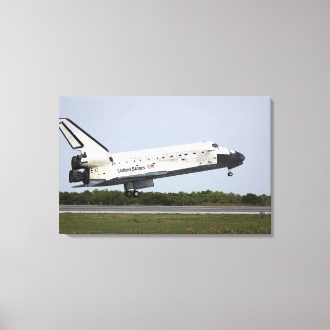 Space Shuttle Discovery nähert sich Landung 4 Leinwanddruck (Vorderseite)