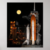 Space Shuttle Discovery und Mond