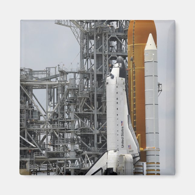 Space Shuttle Endeavor auf dem Launchpad 2 Magnet (Vorne)