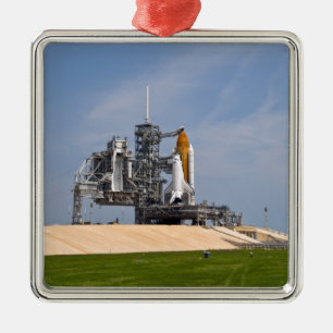 Space Shuttle Endeavor auf dem Launchpad 4 Silbernes Ornament