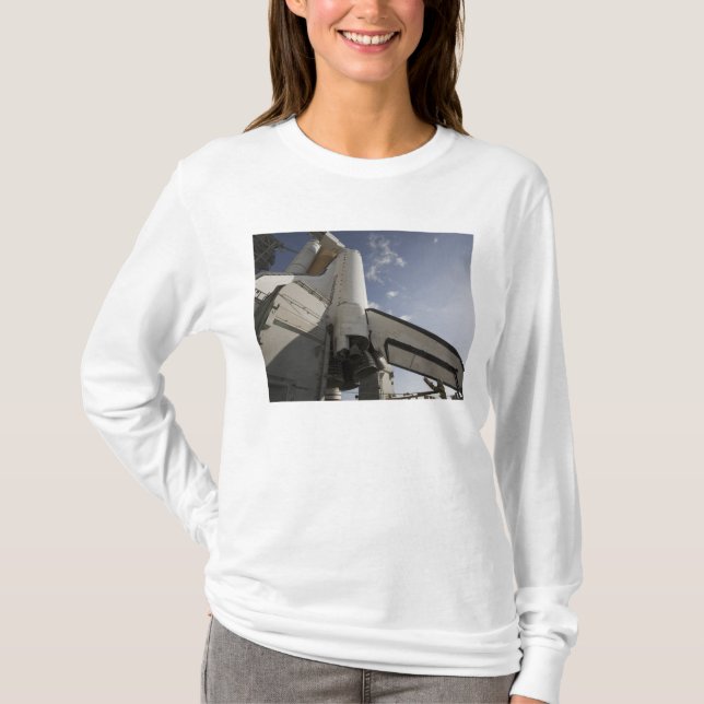 Space Shuttle Endeavor auf dem Launchpad 6 T-Shirt (Vorderseite)