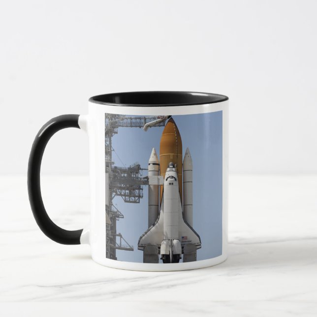 Space Shuttle Endeavor steht bereit Tasse (Links)