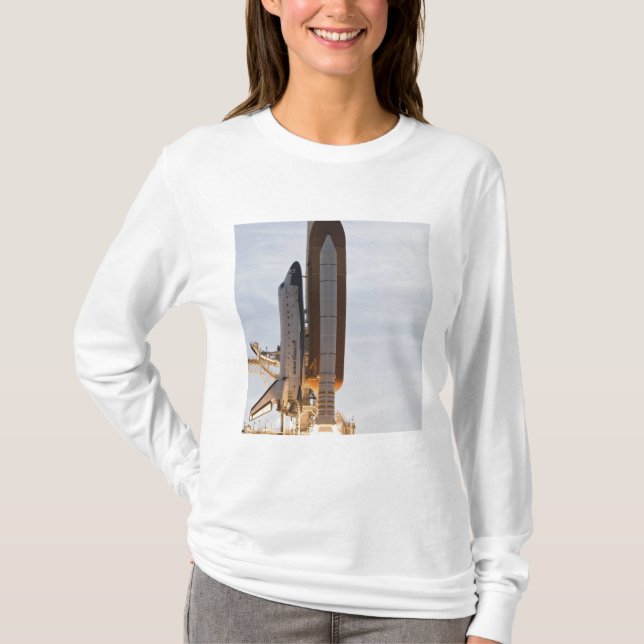 Space Shuttle Endeavour hebt 2 T-Shirt (Vorderseite)