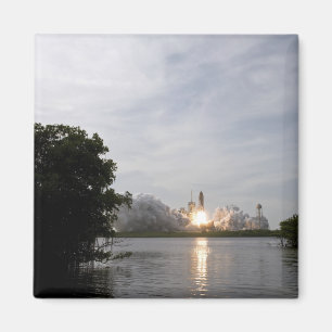 Space Shuttle Endeavour hebt 3 Magnet