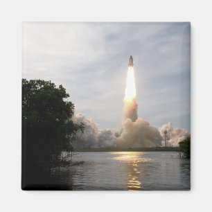 Space Shuttle Endeavour hebt 4 Magnet