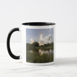 Space Shuttle Endeavour hebt 7 Tasse