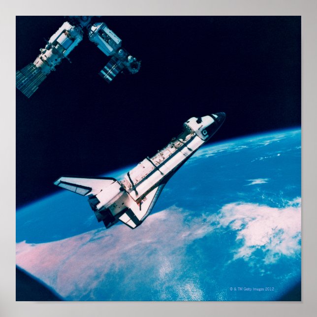 Space Shuttle und Station im Orbit Poster (Vorne)
