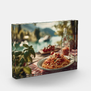 Spaghetti al Pomodoro am Lakeside Picnic Table Fotoblock