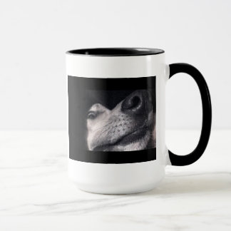 Spähen des Hundes Tasse
