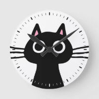 Spähende schwarze Katze