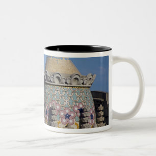 Spanien, Katalonien, Barcelona. Barcelona Dachterr Zweifarbige Tasse