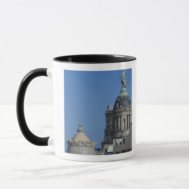 Spanien, Katalonien, Barcelona. Dach von Barcelona Tasse (Links)