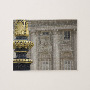 Spanien, Madrid. Königspalast, verzierte Goldlamp