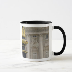 Spanien, Madrid. Königspalast, verzierte Goldlamp Tasse