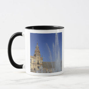 Spanien, Sevilla, Andalusien Brunnen und verziert Tasse
