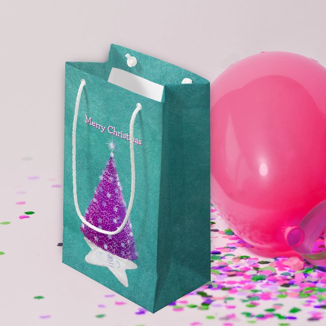 Sparkle Pink Christmas tree Silver Ornaments Teal Kleine Geschenktüte (Pink Christmas tree silver stars on white rug on pretty teal Holiday gift bags.)