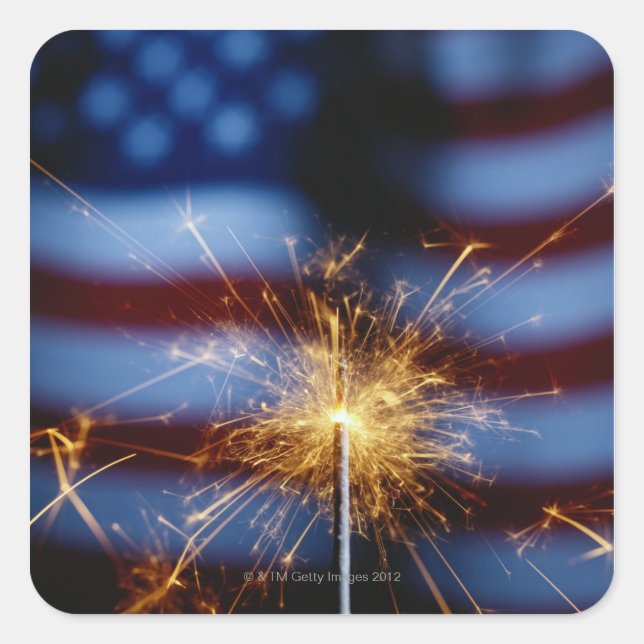 Sparkler mit amerikanischer Flagge Quadratischer Aufkleber (Vorderseite)