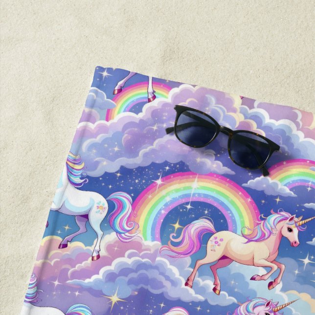 Sparkly rainbow and unicorns on clouds strandtuch (Beispiel)