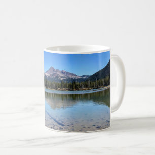 Sparks See mit Blick auf Broken Top, Oregon Kaffeetasse