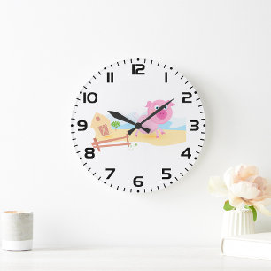 Spaß auf dem Bauernhof mit Stall und Zaun Große Wanduhr