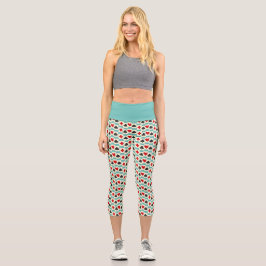 Spaß beim Spielen von Karten Quartett auf Aqua Capri Leggings