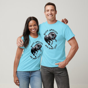 Spaß buchen und herausfinden T-Shirt